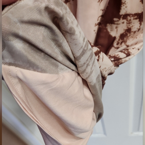 Abstract Moment Mesh Mock Neck NWOT - Picture 5 of 6